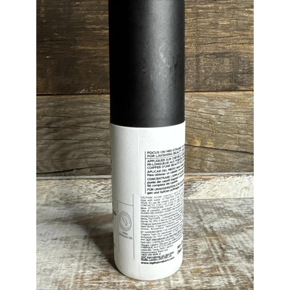 TIGI smoothing hair